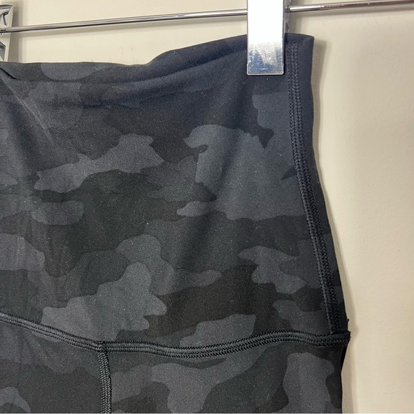 Lululemon Align High Rise Bike Shorts 10” inseam Black Gray Camo Size 0 1050 - Picture 6 of 8